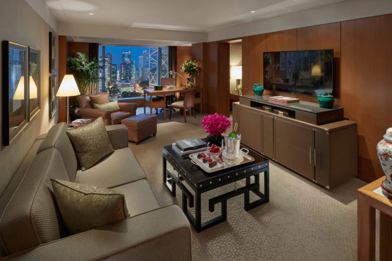 luxury couples summer staycation hong kong